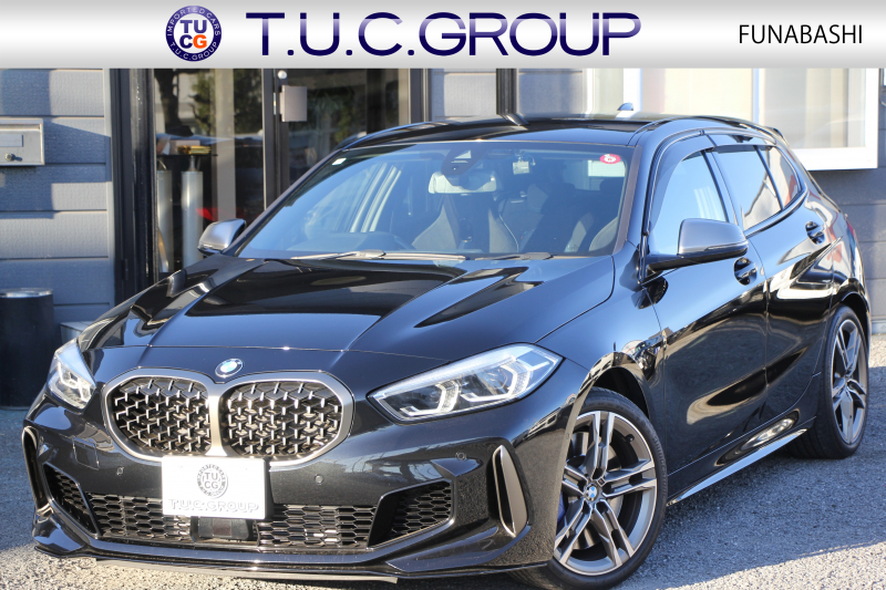 BMW 1シリーズ M135i Xdrive ﾃﾞﾋﾞｭｰP ｺﾝﾌｫｰﾄP 4WD 306馬力 Mｽﾎﾟｰﾂｼｰﾄ ｱﾀﾞﾌﾟﾃｨﾌﾞｻｽ Mｼｰﾄﾍﾞﾙﾄ ｼｰﾄﾋｰﾀｰ BMWﾗｲﾌﾞｺｯｸﾋﾟｯﾄ 追ACC 電動ﾄﾗﾝｸ ｱｯﾌﾟﾙｶｰﾌﾟﾚｲ対応 純正ﾅﾋﾞPｱｼｽﾄ LEDﾍｯﾄﾞﾗｲﾄ ﾚｰﾝC警告 衝突軽減ﾌﾞﾚｰｷ 2年保証