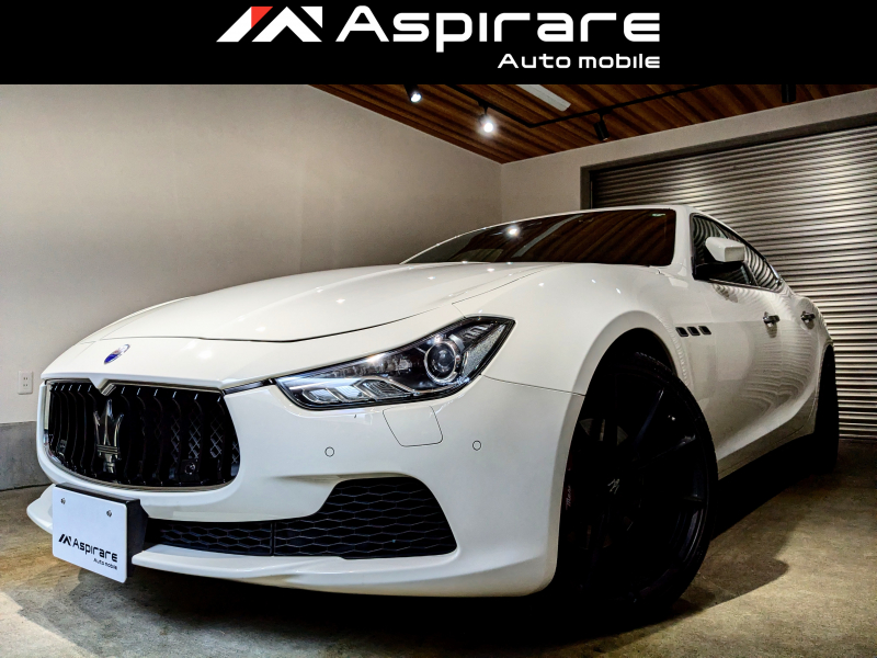 マセラティ ギブリ ベースグレード　アシスタンスPKG 　アクティブクルーズコントロール　ブラインドスポット　CarPlay　後期モデル　ナビTV　リアカメラ　レッドレザーシート