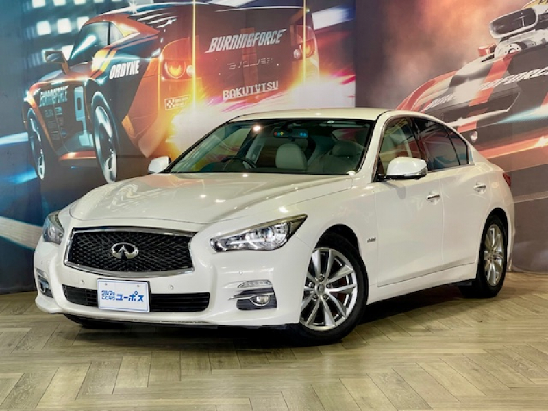 日産 スカイライン 350GT　ハイブリッド　タイプP　純正ナビ（CD／DVD／BT／USB／AUX／フルセグTV）アラウンドビューモニター　ベージュ革シート　エマージェンシーブレーキ　前席パワーシート／シートヒーター　クリアランスソナー　スペアキー有