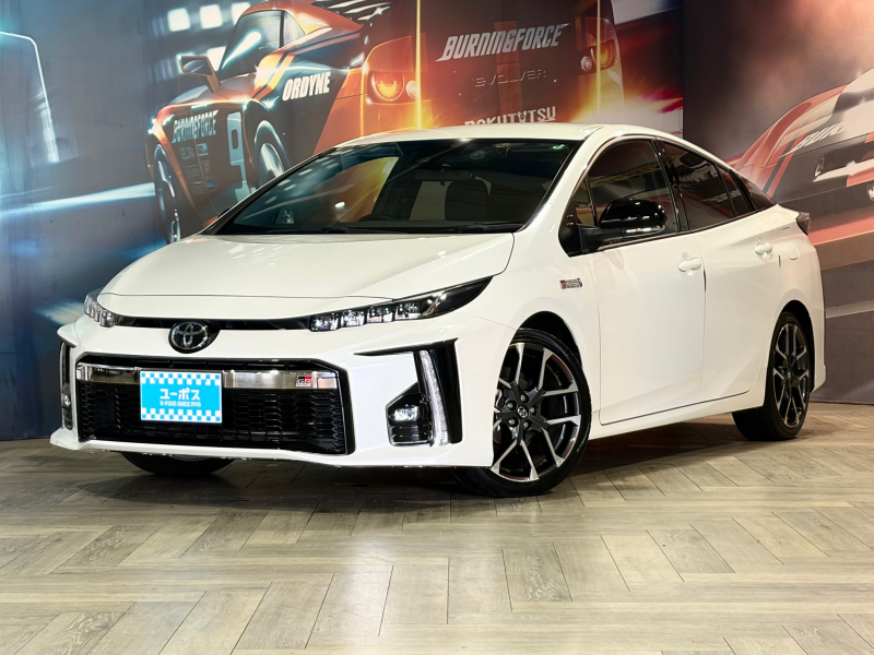 トヨタ プリウスPHV S　GRスポーツ　クラリオンメモリーナビ（CD／DVD／BT／USB／AUX／HDMI／アップルカープレイ／フルセグTV）バックカメラ　トヨタセーフティーセンス　前後ドライブレコーダー　GR専用AW／ハーフレザーシート