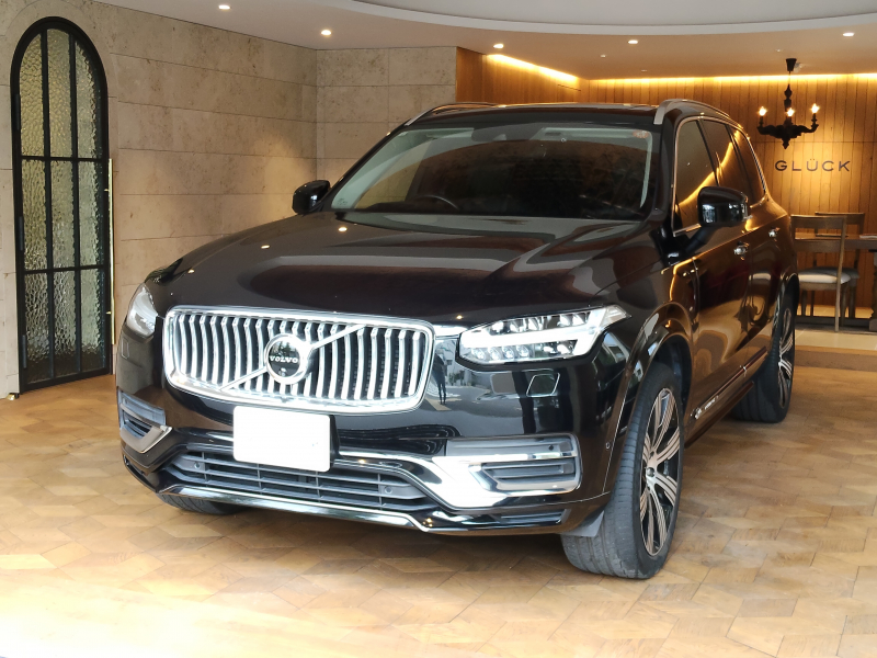 ボルボ XC90 ボルボ XC90 グレード	リチャージ　PHV　T8　AWD　インスクリプション グレード	パノラマガラスサンルーフ　360°カメラ　　エアサスペンション　B＆Wプレミアムサウンドシステム　　電動テールゲート　本革シート　バックモニター　ワンオーナー　4WD