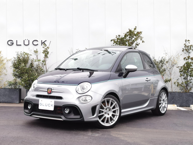 アバルト 695 RIVALE　本国仕様 ガラスルーフ アクラポビッチマフラー 専用ウッドパネル ガラスルーフ ナビ フルセグ バックカメラ 5MT 専用17インチアルミホイール ブルーレザー TFTメーター ブレンボキャリパーKONI製FSD