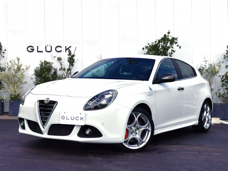 アルファロメオ ジュリエッタ クアドリフォリオ ヴェルデ　専用半革シート 18インチAW D.N.A フルセグ ナビ ブレンボキャリパー パドルシフト シートヒーター キセノン ETC F/Rフォグランプ パーキングソナー アルミペダル 専用ミラーカバー