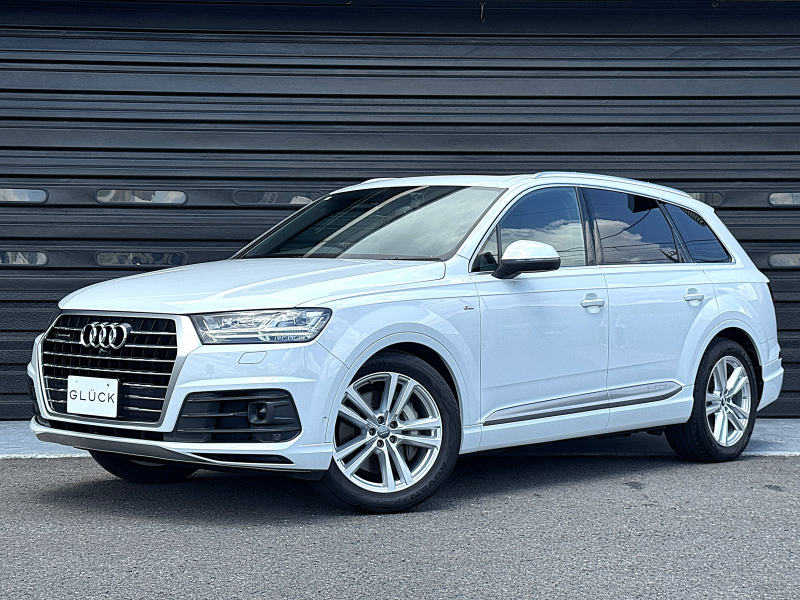 アウディ Q7 Q7 3.0TFSIクワトロSラインパッケージ 4WD S/C 禁煙車 7人乗り エアサス スライディングルーフ バーチャルコックピット アウディプレセンス パークアシスト サイドアシスト 電動サードシート ルーフレール 全席シートヒーター 20チAW 全周囲カメラ デジタルTV ACC