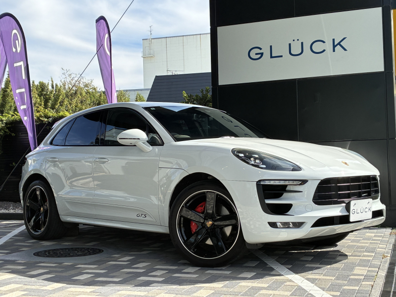 ポルシェ マカン GTS スポーツクロノPKG パノラマルーフ 21インチAW BOSEサウンド スポーツエグゾースト シートメモリー エントリードライブ シートヒーター カーボンインテリアPKG TV PDLS+ 内装アルカンターラ ETC