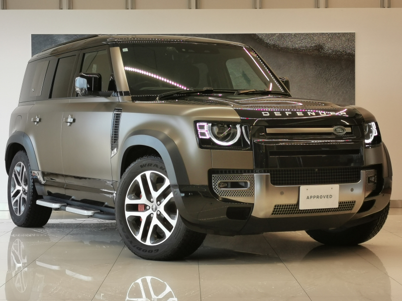 ランドローバー ディフェンダー 110X 3.0L D300 フィックスドサイドステップ スライディングパノラミックルーフ 禁煙車 14Way電動フロントシート（ヒーター＆クーラー） ヘッドアップディスプレイ クリアサイトインテリアリアビューモニターサテンマットプロテクションフィルム電子制御エアサスペンション