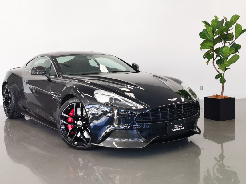 アストンマーティン ヴァンキッシュ 6.0L V12 LHD Touchtronic3 2015MY 1オーナー　20inch20スポークグロスブラックホイール　ドアハンドル・ミラーキャップ・ルーフ・ギアパドル・サイドギルカーボンファイバー　2+2シートアレンジ　One77ステアリングホイール　Bang&Olufsen