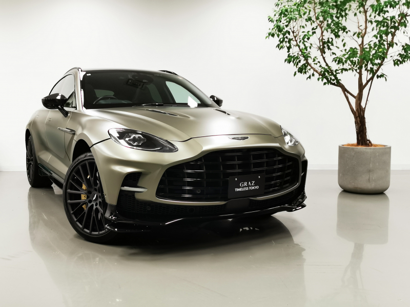 アストンマーティン DBX 707 4.0L V8 RHD 2022MY　23inchテクスチャードブラックホイール　前後シートベンチレーション　ツイルカーボンエクステリアパック　ツイルカーボントリム　Interior-Inspire Sport-Duotone　ジェスチャーコントロール付テールゲート　認定中古車保証