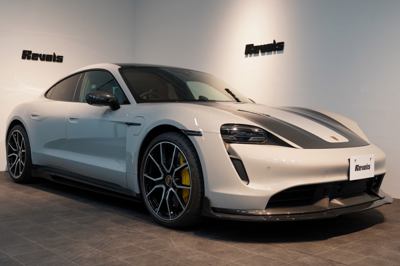 ポルシェ タイカン Turbo S ワンオーナー 4+1シート 固定式パノラマルーフ OP21インチホイール プライバシーガラス フルプロテクションフィルム