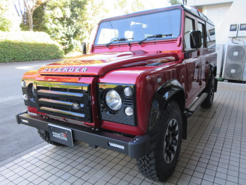 ランドローバー ディフェンダー 110UW 2.2Tdci XS 半革 新品Sawtoothホイール＆MTタイヤ パノラミックウインドウカスタム 5人乗り Nox/Pm適合 3ナンバー ブラックパック KBX製フロントグリル＆ダクトカバー LEDバンパー ステンレスボルト クリアレンズ 前後マッドフラップ XSサイドランナー スイングキャリア 背面タイヤ 並行輸入車 右ハンドル 記録簿付