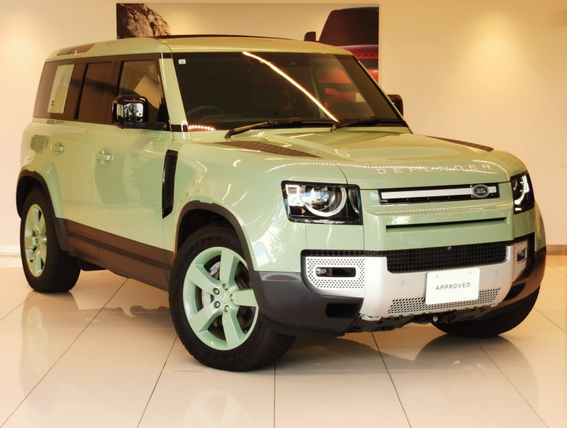 ランドローバー ディフェンダー 110 75thリミテッドエディション 3.0L D300 AWD 1オーナー 黒シート サンルーフ フロントシートヒーター＆クーラー、リアシートヒーター MERIDIANサウンド ヘッドアップディスプレイ 20インチアルミホイール ワイヤレスデバイスチャージング