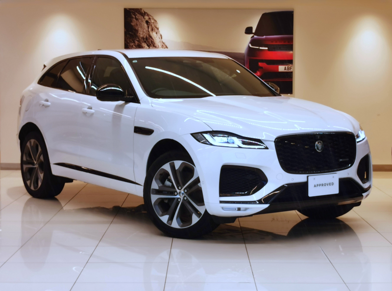 ジャガー F-PACE RダイナミックSE 2.0L P400e AWD 登録済未使用車 黒革シート フロントシートヒーター MERIDIANサウンド ワイヤレスデバイスチャージング 21インチアルミホイール ブラックエクステリアパック プレミアムLEDヘッドライト