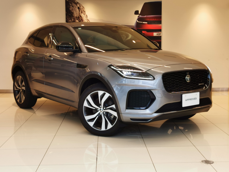 ジャガー E-PACE RダイナミックSE 2.0L D200 AWD 登録済未使用車 白革シート サンルーフ 全席シートヒーター クリアサイトインテリアリアビューミラー 20インチアルミホイール ブラックエクステリアパック ワイヤレスデバイスチャージング ACC