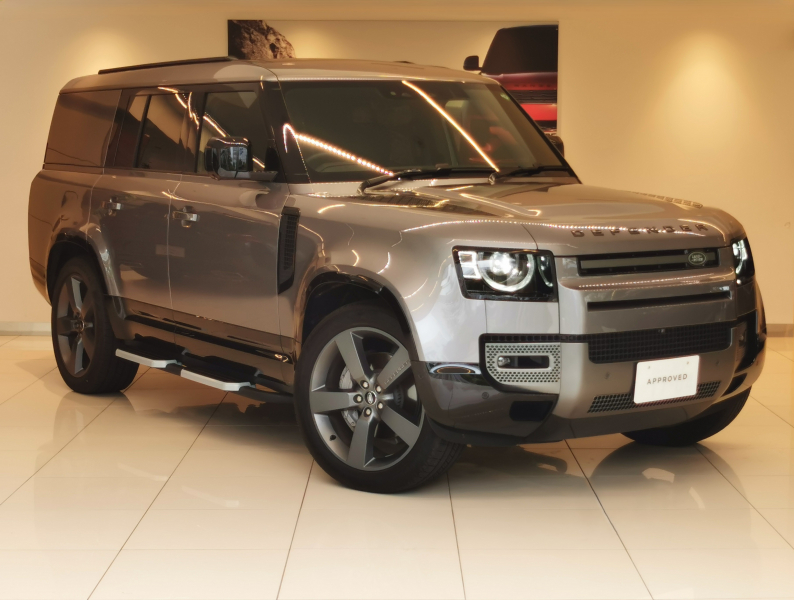 ランドローバー ディフェンダー 130 アウトバウンド 3.0L D300 AWD 1オーナー 黒革シート サンルーフ フロントシートヒーター＆クーラー フィックスドサイドステップ 22インチアルミホイール 電動調整ステアリングコラム インタラクティブドライバーディスプレイ