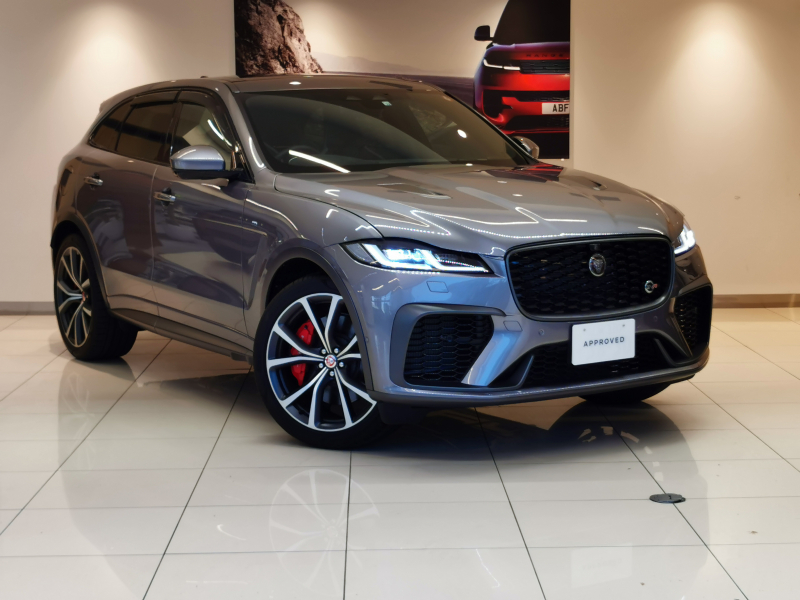 ジャガー F-PACE SVR 5.0L P550 AWD 1オーナー 白/黒ハーフレザースポーツシート MERIDIAN ステアリングヒーター 全席シートヒーター＆クーラー、リアシートヒーター スライディングパノラミックルーフ ワイヤレスチャージャー  ブラインドスポットモニター リアトラフィックモニター