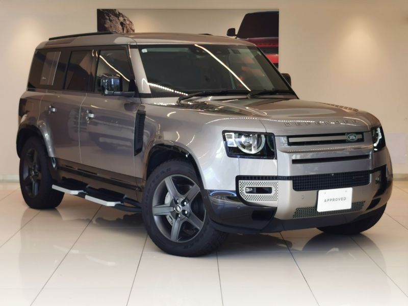 ランドローバー ディフェンダー 110 XダイナミックSE 3.0L D300 AWD 1オーナー 黒シート サンルーフ 電子制御エアサスペンション MERIDIANサウンド フィックスドサイドステップ 20インチアルミホイール ブラックルーフレール フロントフォグランプ